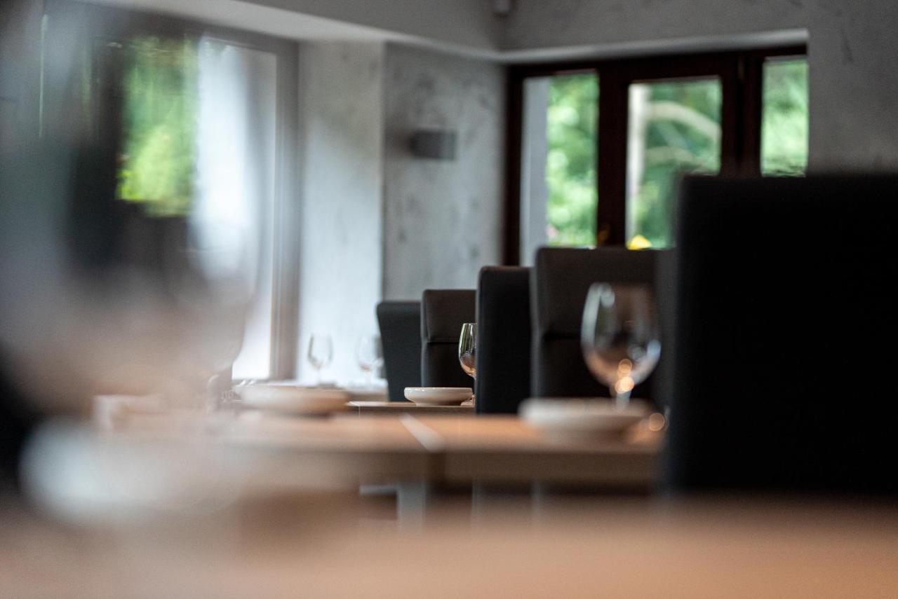 Penzion A Restaurace Bily Mlyn Liberec Eksteriør billede