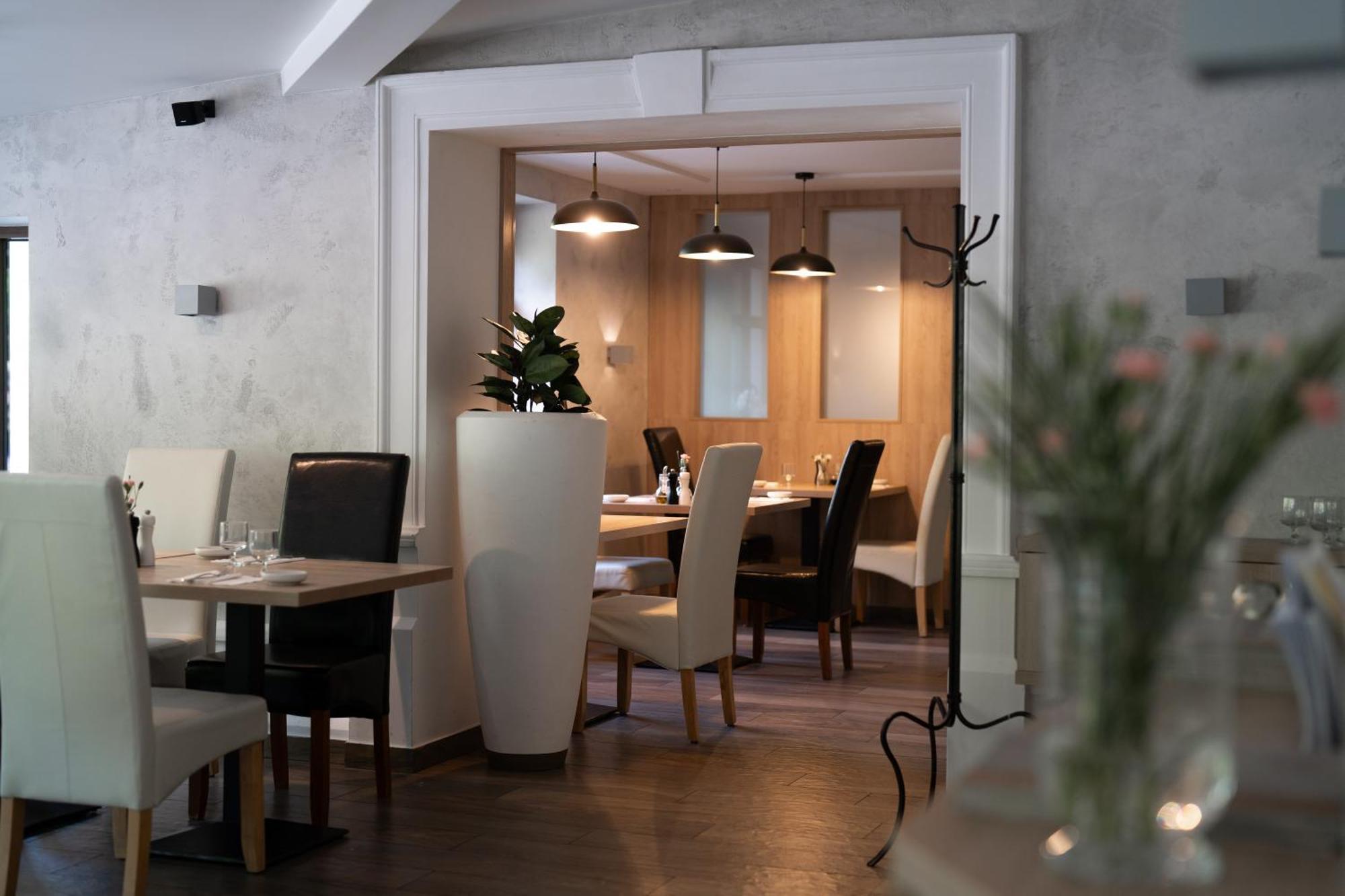 Penzion A Restaurace Bily Mlyn Liberec Eksteriør billede